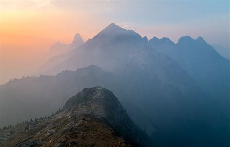  A Thousand Autumn Mountains - Yksityisen Tuuman ja Ikuisen Rauhan Kuvaus