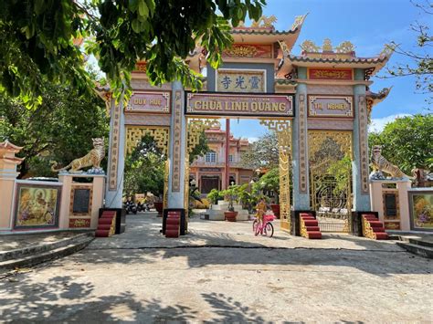  Linh Quang Pagoda: Taivaallinen Maisema ja Elegantin Hiuskuvioiden Harmonia!